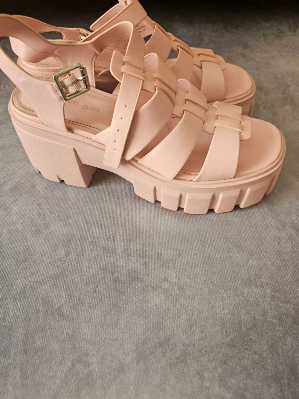 Madden Girl Grandy Pink Black Platform Lug Sole Sandal Size 10